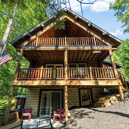 Lured Away3-bedroom cabin in delightful Oakland with AC, WiFi