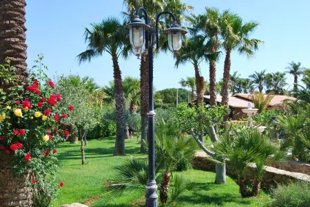 Luxury villa/ Private Heated Pool / Private Garden