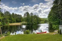 River bank lodge just minutes to Lake George with heated salt water pool Hotels in Warrensburg