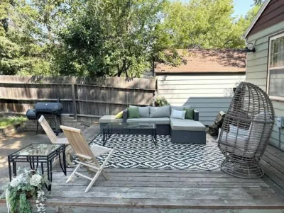 NEW- Large Solar Powered Home, 5 Bed 2 Bath