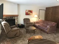 Clean, Comfortable and Quiet Condo at the base of Jackson Creek Summit