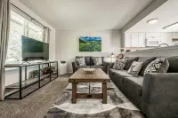 ⤃ Colorado Hideaway! 2 BR, 1.5 Bath w/AC Sleeps 6!