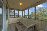 Renovated, Pet-Friendly,  with HOT TUB - Highly Walkable Location