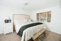Honeycut Hideaway (king bed, fireplace & Hot tub