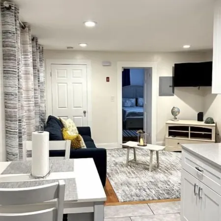 Down Town Salem brand-new 1bdr apt
