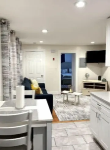 Down Town Salem brand-new 1bdr apt