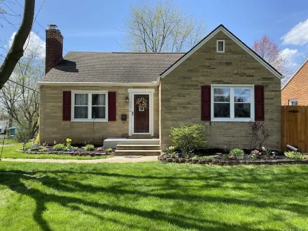 Charming Football Hall of Fame Bungalow Отели в г. Плейн Тауншип