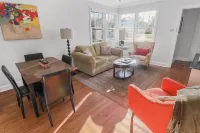 Green Door...:Renovated Cozy Cottage Centrally Located