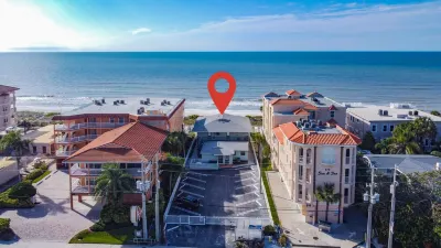 Stunning Beachfront Condo w/Gorgeous Sunsets!