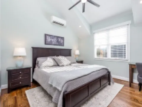 Guesthouse, Downtown Weaverville 2 Blocks from Main St. Hotels in Weaverville