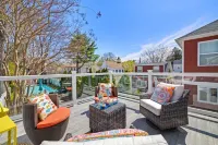 421 Irie: Simply Charming 2 Story COTTAGE!! Private Pool!! 1 Off Street Parking!