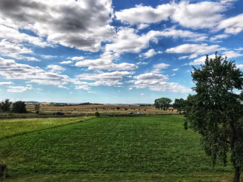 Upper floor apartment with a view
