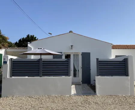 Pleasant House Furnished Tourism  in the Typical Village of la Chefmalière Отели в г. Сен-Пьер-д'Олерон