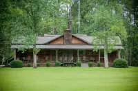 Hawkins Ridge Lodge - Enjoy the Southern Comfort living with a Private Lake