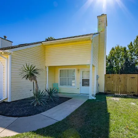 Cozy duplex. 30 minutes to beach or New Bern/5 minutes from MCAS Cherry Point.