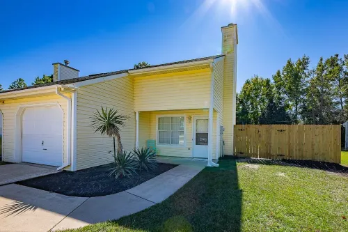 Cozy duplex. 30 minutes to beach or New Bern/5 minutes from MCAS Cherry Point. Hotels in Havelock