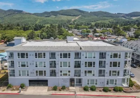 Bella Vita: 2 Bed 2 Bath: Beach: Fireplace: Pet-Friendly