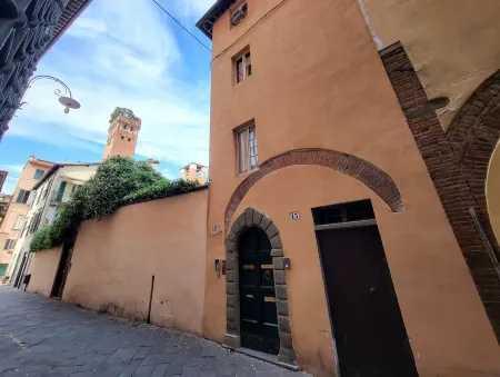 LE MELODIE DI LUCCA in the historic centre, parking, terrace, WiFi