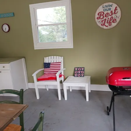 PROMO 10% WEEKLY/20% MONTHLYPet Friendly on Forrest, Small fenced area for pets