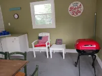 PROMO 10% WEEKLY/20% MONTHLYPet Friendly on Forrest, Small fenced area for pets 서리 카운티 호텔