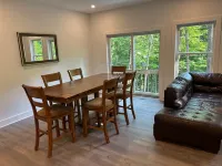 Brand New 3 Bedroom next to Thourghbred horse farm with views of Saratoga Lake. Hotel a Saratoga