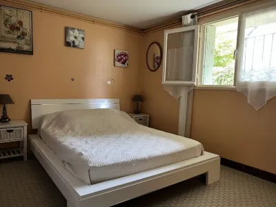 Small apartment with garden Hoteles cerca de E.Leclerc Bergerac