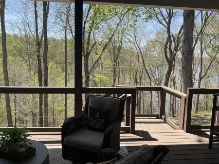 “License To Chill Lake Cottage at Tims Ford Lake  Golf cart/Fire pit/Marina