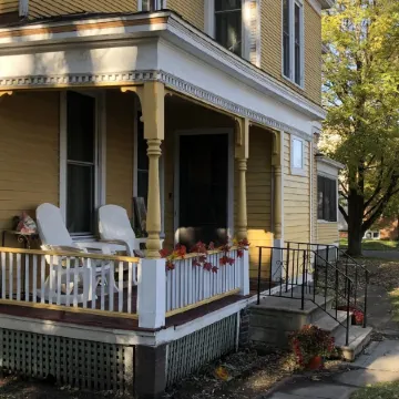 Historic Home With Modern Amenities - Great for Families with room for up to 18! Отели в г. Клир Лейк
