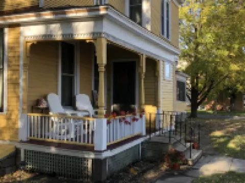 Historic Home With Modern Amenities - Great for Families with room for up to 18!