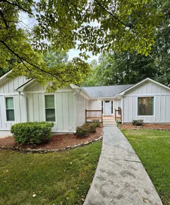 Modern  Spacious Retreat  near Braves stadium