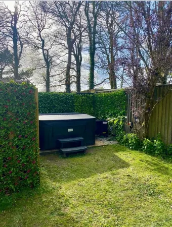 Oozing charm!! Character Cottage - Dog Friendly With Luxury Hot tub & Log Burner