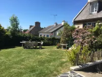Bright family home, 5 bedrooms for 10/11 people, 250m from the beach