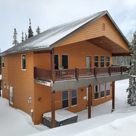 Cheerful 4-bed 4 bath Cabin with Jacuzzi