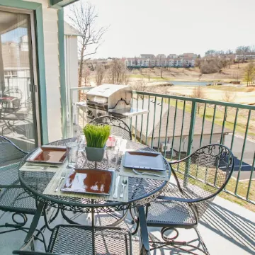 No Stairs! Great View - Massage Chair - Central Branson- Heated Pool-King Beds