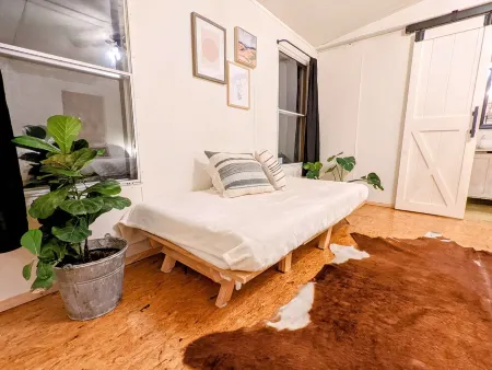 Cozy basecamp minutes from waterfalls, hiking and climbing