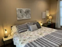 LOVELY 2 Bedroom Fully Furnished w/ Laundry - Bintang 3