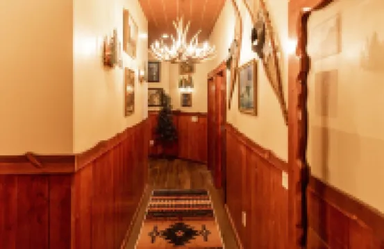 Northwoods Rustic Lodge steps away from Round Lake in Richardson Bay & Pontoon