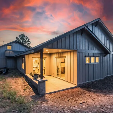 Spacious family friendly home, close to Grand Canyon, GC railroad and Rt66