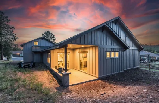 Spacious family friendly home, close to Grand Canyon, GC railroad and Rt66