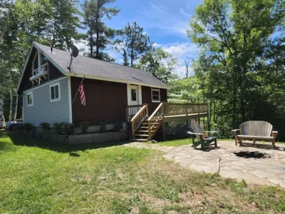 Beautiful, private home with fire pit and river access!