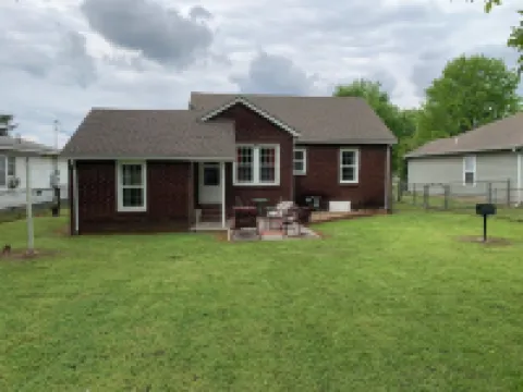 Peaceful home in town. Great location--walk downtown to stores and restaurants.