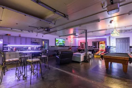 Entertainers Paradise House + Shop