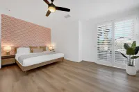 Wheelchair access/Gated resort/king bed/casita/pool/coachella/pets/ev charger