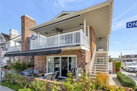 8 on Onyx ! Отели рядом с достопримечательностью «Ньюпорт-Бич»