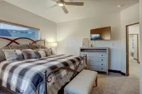 WATERFRONT- Mountain Modern Retreat-Private Hot Tub and Epic Views