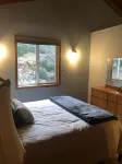 Diamond House, cozy home in a park-like setting