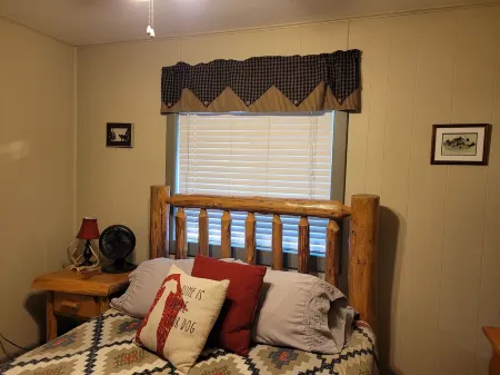 Peaceful, Easy Feeling, Hot Tub! Great Location!Fireplace! Winter Wonderland!