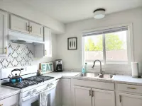 Denali Luxe Studio by airports, lakes, hiking, skiing. Newly remodeled.