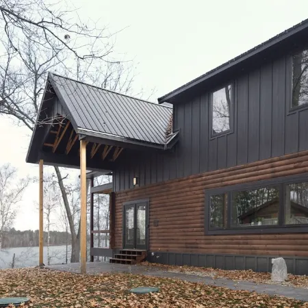 Bear Paw Cabin on the lake, with private water access, quiet getaway sleeps 10