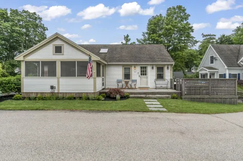 High Tide Cottage is located in town and just steps from Ogunquit Beach!